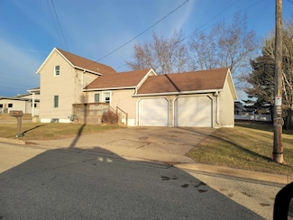 1175 Eastman St, Platteville, WI 53818
