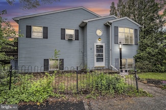 2 Russian Olive Dr, Etters, PA 17319