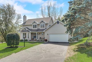 703 Woodcrest Dr N, Hudson, WI 54016