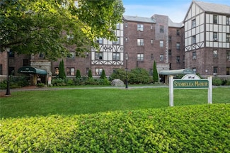120 Stonelea Place Unit 3G, New Rochelle, NY 10801