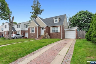 1-25 37th St, Fair Lawn, NJ 07410