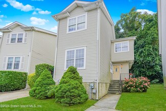 40 Northview Ct, Staten Island, NY 10301