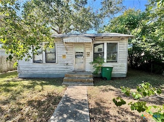 1409 E Commercial St, Victoria, TX 77901