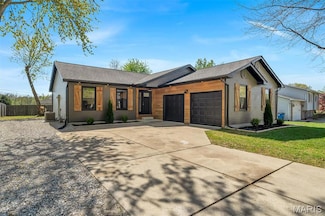 219 Woodland Dr, Edwardsville, IL 62025