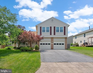 17220 Larosa Dr, Derwood, MD 20855