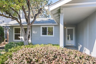 2995 NE Rock Chuck Dr, Bend, OR 97701