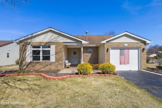 55 Lakeview Dr, Marlboro, NJ 07746