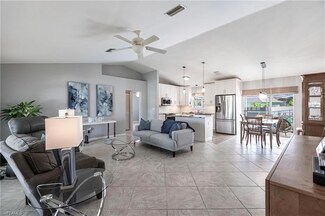 3270 Valencia Dr, Naples, FL 34120