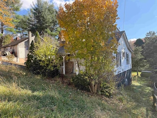 104 3rd St SE, Pulaski, VA 24301