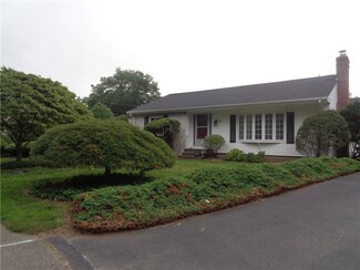 80 Twin Oak Dr, Warwick, RI 02889
