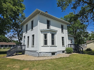 695 S Main St, Clifton, IL 60927