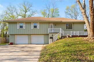 18103 E Cheyenne Dr, Independence, MO 64056