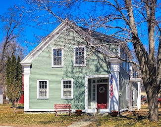 48 Cross St, Newbury, VT 05051