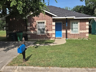 706 Throckmorton St, Gainesville, TX 76240