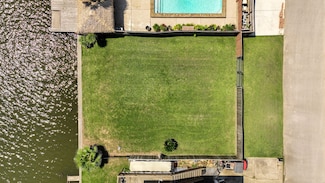 420 Ling St, Bayou Vista, TX 77563