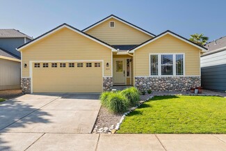 2614 Parkwood Village Ln, Central Point, OR 97502