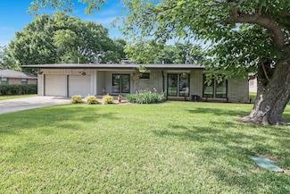 405 Martin Ln, Euless, TX 76040