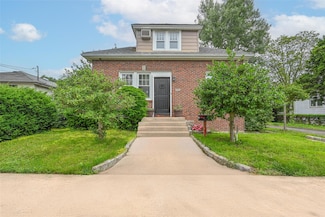 129 Guenther Ave, Valley Stream, NY 11580