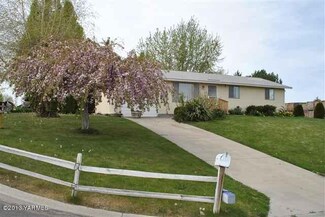 900 Division St, Grandview, WA 98930