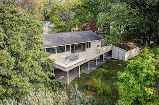 2 Buckingham St, Barrington, RI 02806