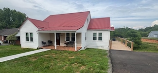 1105 N Main St, Hillsville, VA 24343