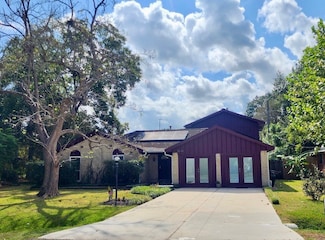 2015 Sierra St, Kemah, TX 77565