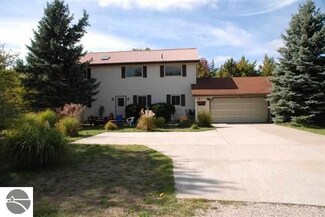 5598 Indian Hill Rd, Honor, MI 49640
