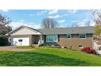 1002 1/2 Stadium Dr, Saint Marys, WV 26170