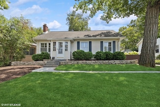 369 E Illinois Rd, Lake Forest, IL 60045