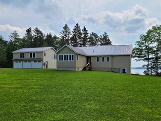 84 Broadcove W, Waldoboro, ME 04572
