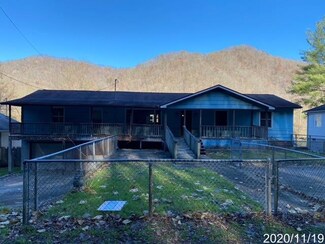 1017 Boonesborough Rd, Deep Water, WV 25057