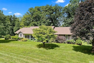 26759 Acorn Rd, Hopedale, IL 61747