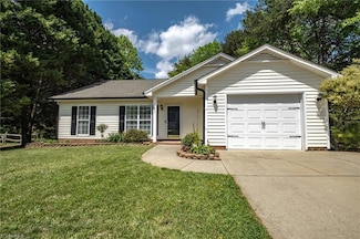 1617 Hunterwoods Dr, High Point, NC 27265
