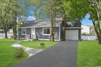 746 Higbie Ln, West Islip, NY 11795