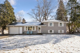 400 Forestview Ln N, Plymouth, MN 55441