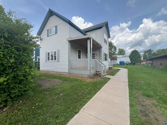 407 W Pine St, Washburn, WI 54891