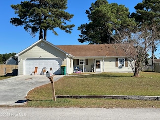 203 Zachary Ln, Hubert, NC 28539