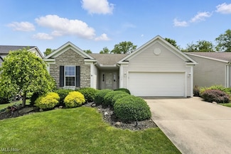 1367 Hidden Lake Blvd, Akron, OH 44312