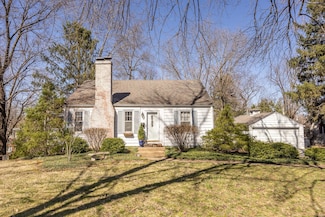 4 Commodore Dr, Belleville, IL 62223
