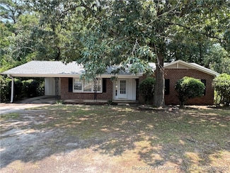 718 Dandridge Dr, Fayetteville, NC 28303