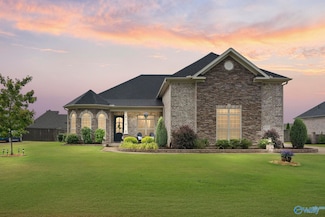 8207 Nantucket Cir SE, Owens Cross Roads, AL 35763