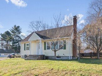 11 Oak St, Foxboro, MA 02035