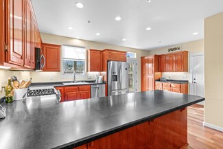 2228 Dollarhide Way, Ashland, OR 97520