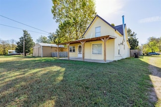 922 W Hinchley Ave, McLoud, OK 74851