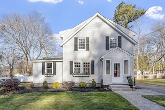 33 Enmore St, Andover, MA 01810