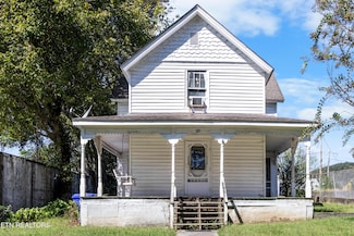 105 Clinton St, Harriman, TN 37748