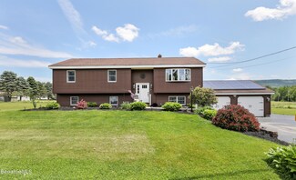 16 Stoneybrook Dr, Clarksburg, MA 01247