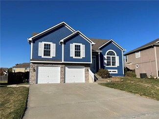 926 Southfork St, Lansing, KS 66043