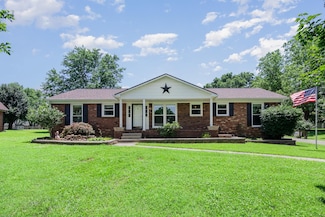 930 Rossview Rd, Clarksville, TN 37043