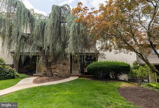 77 Oak Knoll Dr, Berwyn, PA 19312